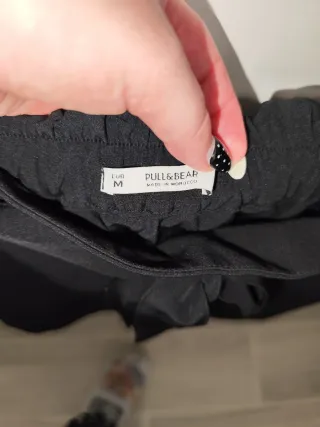 Falda negra con cinturón