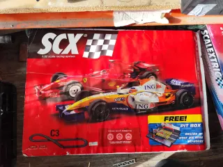 Scalextric C3 Ferrari F2008 Pit Box