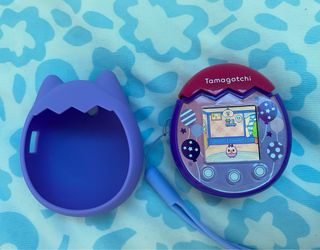 Tamagotchi Pix Party Morado + Funda y correa