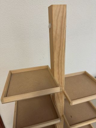 Mueble expositor de madera