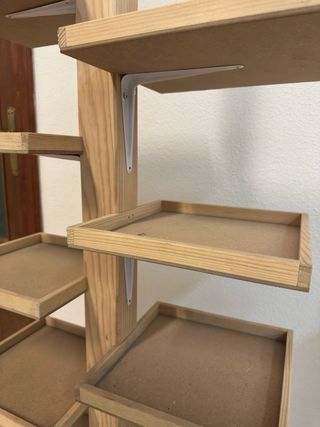 Mueble expositor de madera