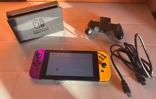 Nintendo Switch Viola Giallo