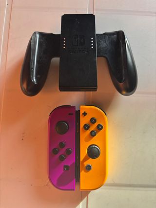 Nintendo Switch Viola Giallo
