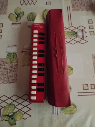 Hohner Melódica Alto Roja Antigua