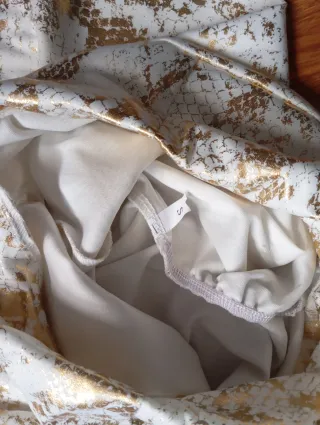 Leggings blancos y dorados