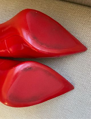 Zapatos de tacón rojos