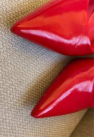 Zapatos de tacón rojos
