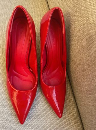 Zapatos de tacón rojos