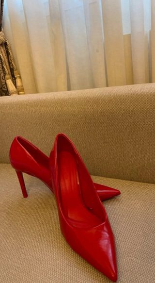 Zapatos de tacón rojos