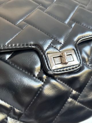 Bolso Misako Negro Acolchado Cadena