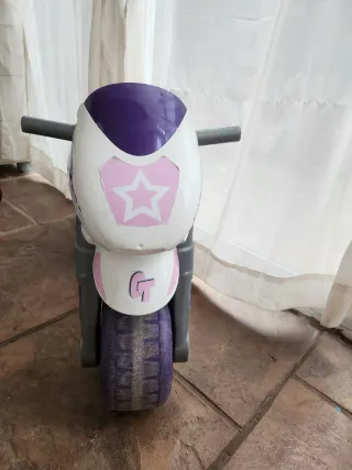 Moto correpasillos infantil rosa y blanca