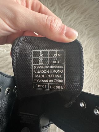 Dr. Martens Vegan Jadon II