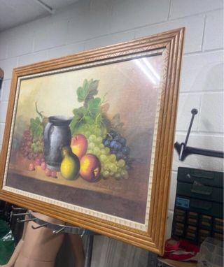 Cuadro de frutas y jarrón de madera