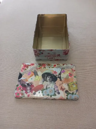 Scatola di Latta Vintage Decorata