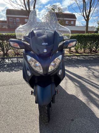 Burgman 650 gris grafito