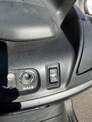 Burgman 650 gris grafito