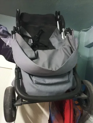 Cochecito de paseo gris