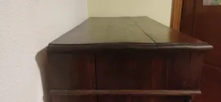 Cómoda antigua de madera