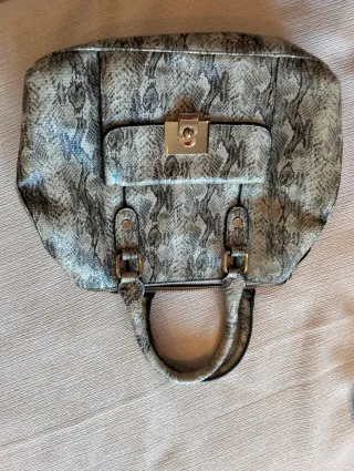 Bolso estampado serpiente con correa