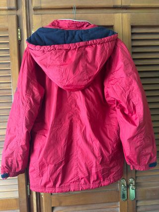 Chaqueta roja y negra mujer