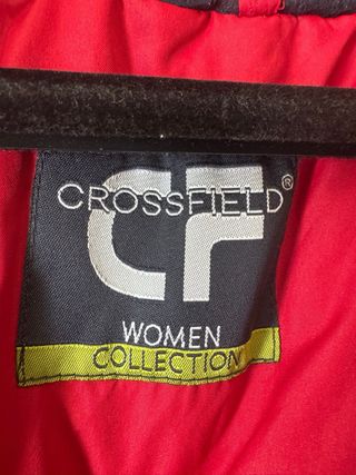 Chaqueta roja y negra mujer