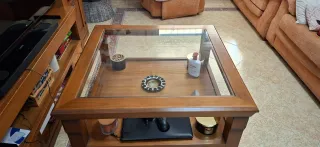 Mesa de salón madera y cristal y cajón inferior
