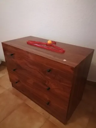 Armario ropero y cajonera de madera