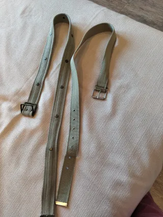 Correas de lona con hebillas y remaches