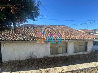 Chalet en venta en As Lagoas en Ourense