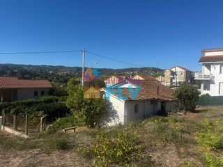 Chalet en venta en As Lagoas en Ourense