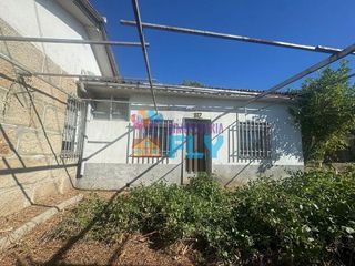 Chalet en venta en As Lagoas en Ourense