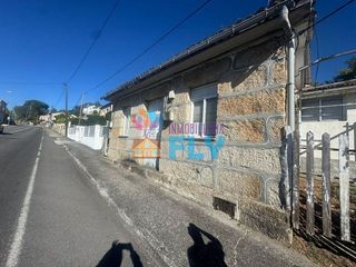 Chalet en venta en As Lagoas en Ourense