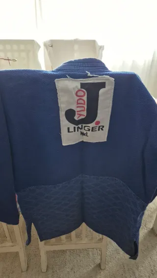 Kimonos Judo Miramadrid  2 Azules y 1 Blanco.