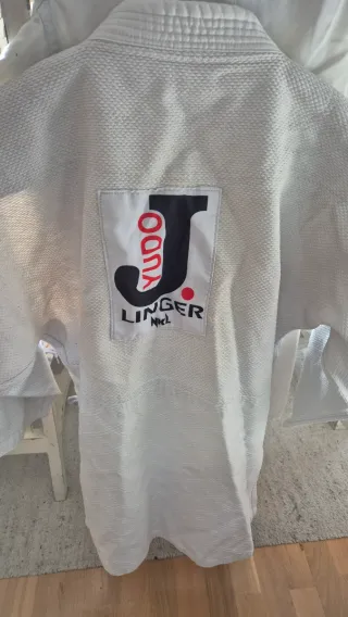 Kimonos Judo Miramadrid  2 Azules y 1 Blanco.