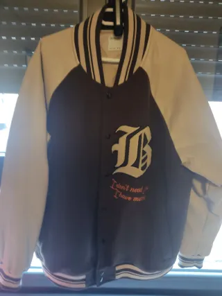 Cazadora Bomber Bershka Marrón y Beige