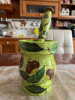 Mortaio in legno con decoupage