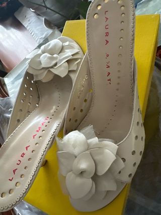 Sandalias Laura Amate Blancas Flores