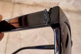 Gafas de sol Yves Saint Laurent negras