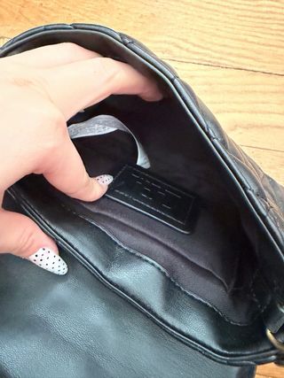 Bolso Zara negro con cadena dorada en buen estado