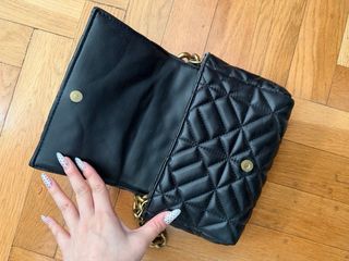 Bolso Zara negro con cadena dorada en buen estado