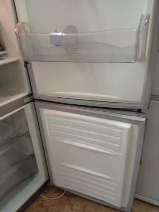 Nevera combi plateada