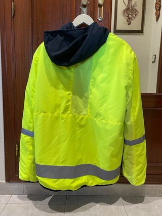 Chaqueta reversible negra y amarilla