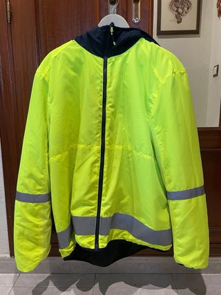 Chaqueta reversible negra y amarilla