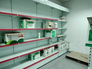 Estanterías y expositores metálicos