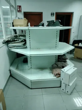 Estanterías y expositores metálicos