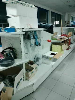 Estanterías y expositores metálicos