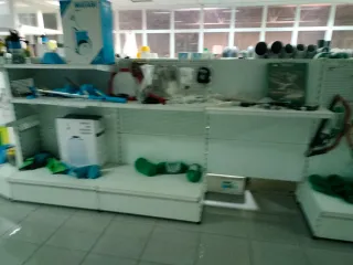 Estanterías y expositores metálicos