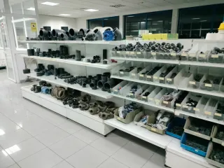 Estanterías y expositores metálicos