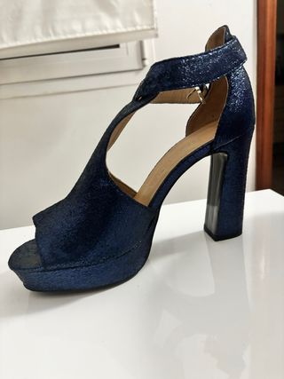 Zapatos Bimba y Lola Azul Brillante