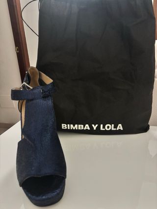 Zapatos Bimba y Lola Azul Brillante